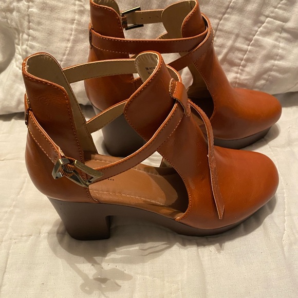 C Comfort est 1946 Size 9 Brown Platform Heels NWOT - Picture 3 of 7
